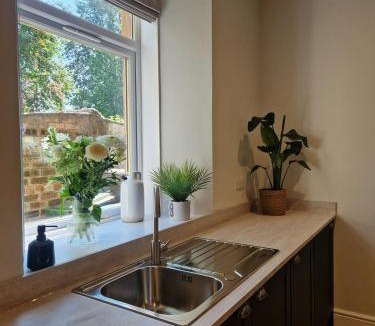 Tillicoultry Apartment | City Residence Free Parking