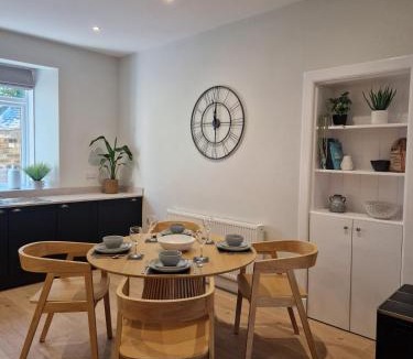 Tillicoultry Apartment | City Residence Free Parking