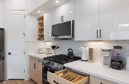 Northside House | City Stay Couples, Creators, and Cozy Hub in HTX