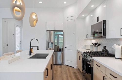 Northside House | City Stay Couples, Creators, and Cozy Hub in HTX
