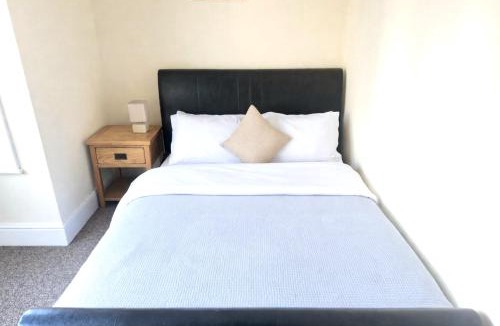 Pontrilas Apartment | City Stay - free parking