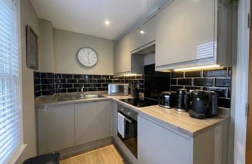 Mill Road Apartment | City studio best location for exploring Cambridge