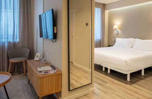 Castanos Hotel | City Studio w/Washer + Kitchen for Comfortable Bilbao Getaways