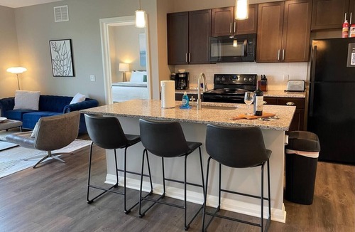 Downtown Columbus Apartment | City View Designer | Balcony | Elevator | Garage!