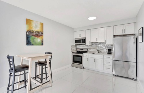 Galt Mile Apartment | City View Efficiency