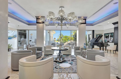 Galt Mile Apartment | City View Efficiency