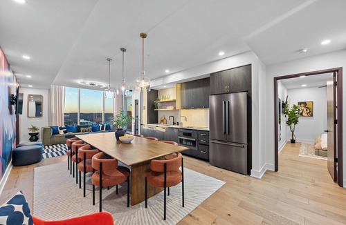 Rainey Street Historic District House | City View Exec Penthouse, Pool, 8 Beds, Bachelorette party, ACL, F-1, Walkable