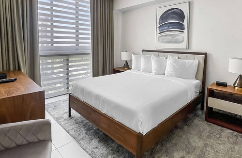 Doral Hotel | City View Grand Room Stay | Pool, Kitchen, Spa Access near Museums & Beach