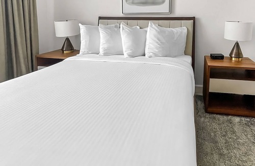 Doral Hotel | City View Grand Room Stay | Pool, Kitchen, Spa Access near Museums & Beach