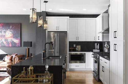 Katie Hill Neighborhood Villa | City View Home with HotTub, Rooftop, Arcade Game, and Parking