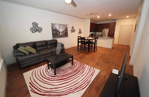 Memorial City Apartment | City-View Spacious full apartment|Pool & Gym| Memorial City