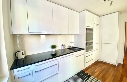 District 6 Apartment | City Views & Comfort at Schaffhauserplatz