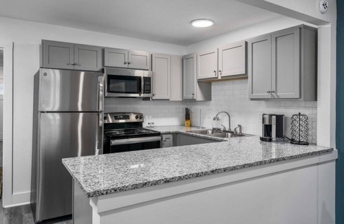 Forest Park Apartment | City Views - Comfy King Bed - Location!