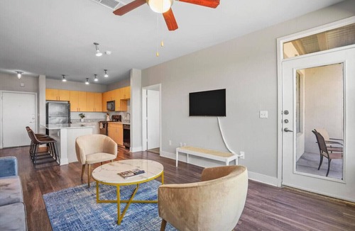 Downtown Fort Worth Condo | City views, walk Downtown!