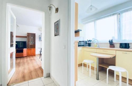 Orangerie Apartment | CityCosy Orangerie Strasbourg Superbe 2 pieces calme face au Parc l'Orangerie, parking souterrain privatif, Wi-Fi & Netflix inclus