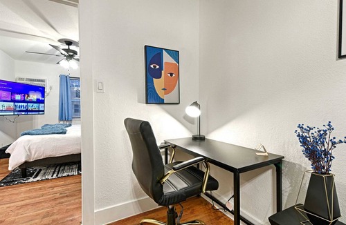 Bryan Place Apartment | CityPlace bnb- King Apt Prime Location w Dog Park