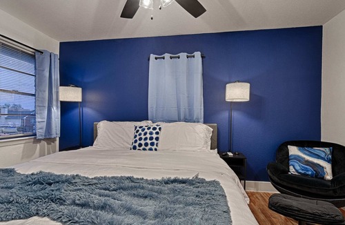 Bryan Place Apartment | CityPlace bnb- King Apt Prime Location w Dog Park