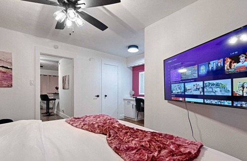 Bryan Place Apartment | CityPlace bnb- King Apt Prime Location w Dog Park