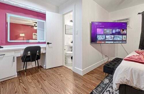 Bryan Place Apartment | CityPlace bnb- King Apt Prime Location w Dog Park