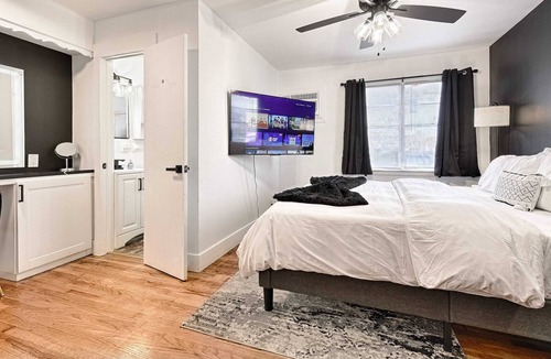 Bryan Place Apartment | CityPlace bnb- King Apt Prime Location w Dog Park