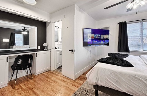 Bryan Place Apartment | CityPlace bnb- King Apt Prime Location w Dog Park