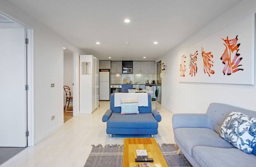 Auckland Central Business District Apartment | Cityscape Delight with Skyline View | Free Parking