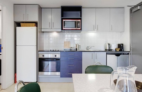 Auckland Central Business District Apartment | Cityscape Delight with Skyline View | Free Parking