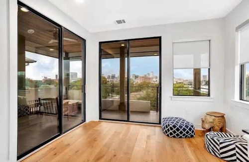 Swede Hill House | Cityscape Retreat | Sleeps 14 | City Views + Grill