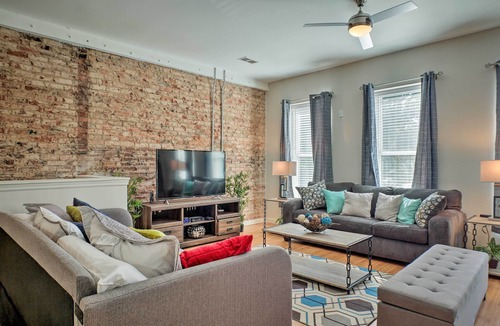 Downtown Chattanooga Apartment | Cityscape1-City hoppers -King Bed