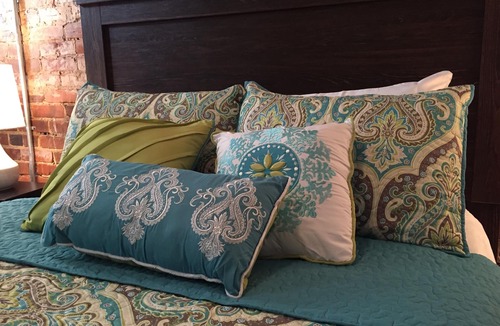 Downtown Chattanooga Apartment | Cityscape1-City hoppers -King Bed