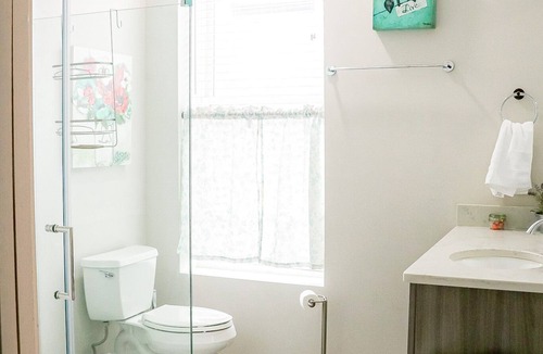 Downtown Chattanooga Apartment | Cityscape2-City hoppers-King Bed