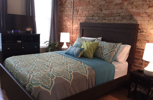 Downtown Chattanooga Apartment | Cityscape3-"Killer Location" Walk out the door and start exploring the city