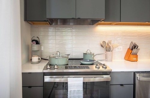 Central City Apartment | Cityscapes Loft– Groups/WiFi/2 Bed & 2 Bath