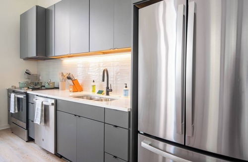 Central City Apartment | Cityscapes Loft– Groups/WiFi/2 Bed & 2 Bath