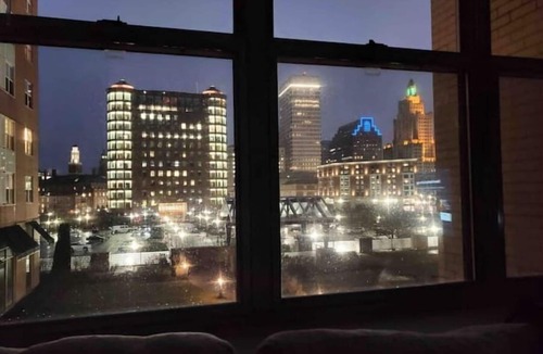 Downtown Apartment | CityView 1BR/Pool/Gym/Parking