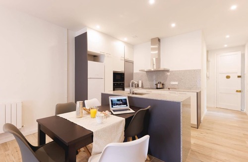 Old Town Apartment | Ciutadans Penthouse - Holiday Apartment in Girona | Bravissimo