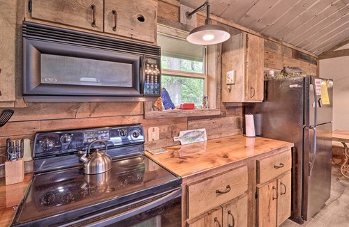 Flippin Cabin | 'CJ's Crooked Hideaway' - Secluded Retreat!