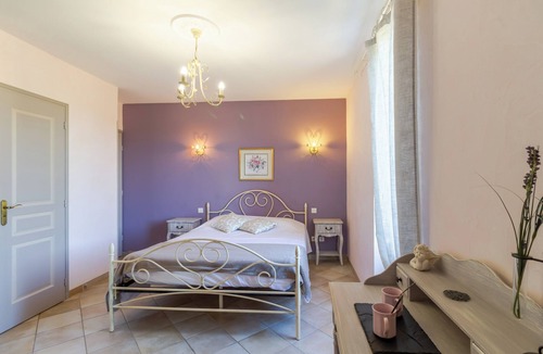 Proissans Bed & Breakfast | Clémentine Room – Romance and Comfort – Shared Pool