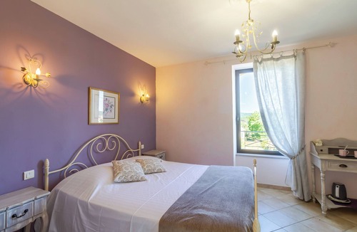 Proissans Bed & Breakfast | Clémentine Room – Romance and Comfort – Shared Pool