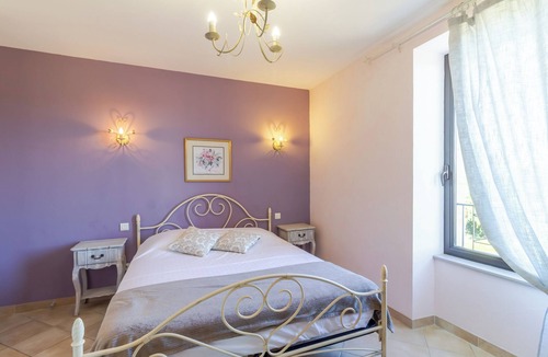 Proissans Bed & Breakfast | Clémentine Room – Romance and Comfort – Shared Pool