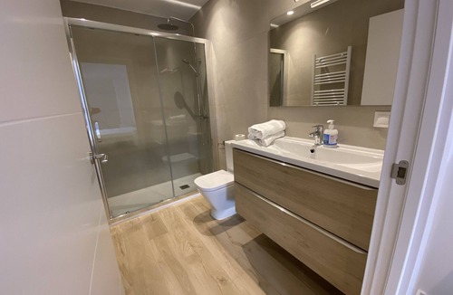 Ermitagana Apartment | Clínica Universitaria y Hospitales - G