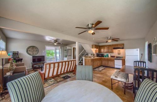 Canyon Lake House | CL 1105C A Shore Thing