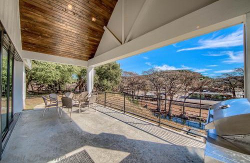 Canyon Lake House | CL 270 The White House on the Horseshoe