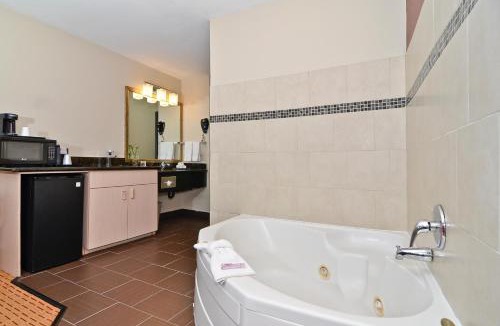 Clackamas Hotel | Clackamas Inn and Suites