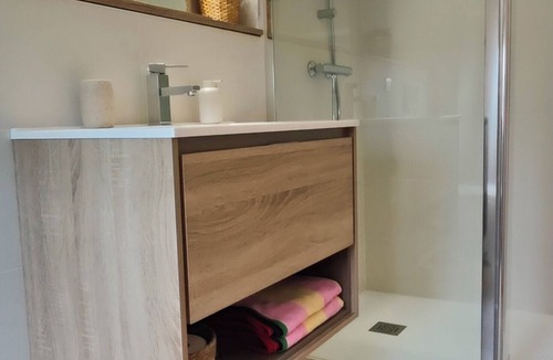 Pompignan Bed & Breakfast | Clair Chambre Double Avec Salle de Bains Privative