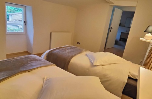 Pompignan Bed & Breakfast | Clair Chambre Double Avec Salle de Bains Privative