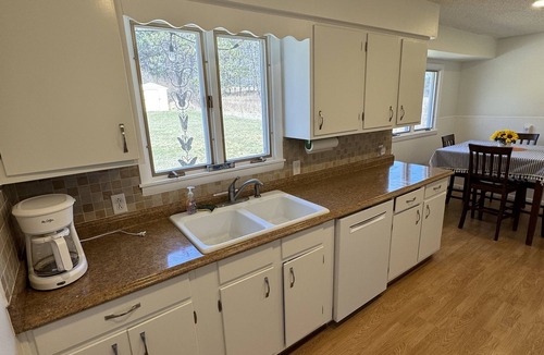 Bellaire House | Clam Lake Access - sleeps 10. Close to Torch Lake. Between Bellaire and Alden