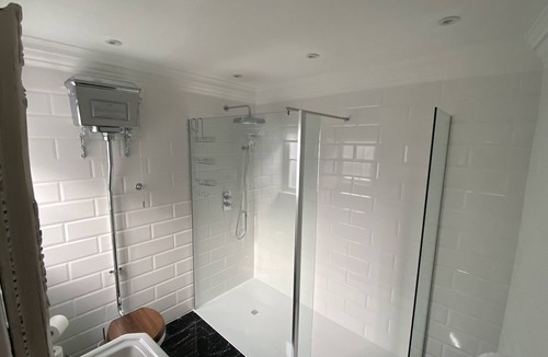 Tweedmouth Apartment | Clan Young Suite