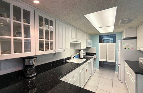 Key Colony Beach House | Clara`s Ocean Gem Condo 2bed 2bath third floor with elevator, pool & ocean views