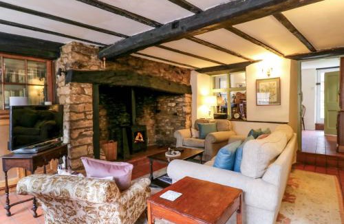 Harrold House | Clare's Cottage